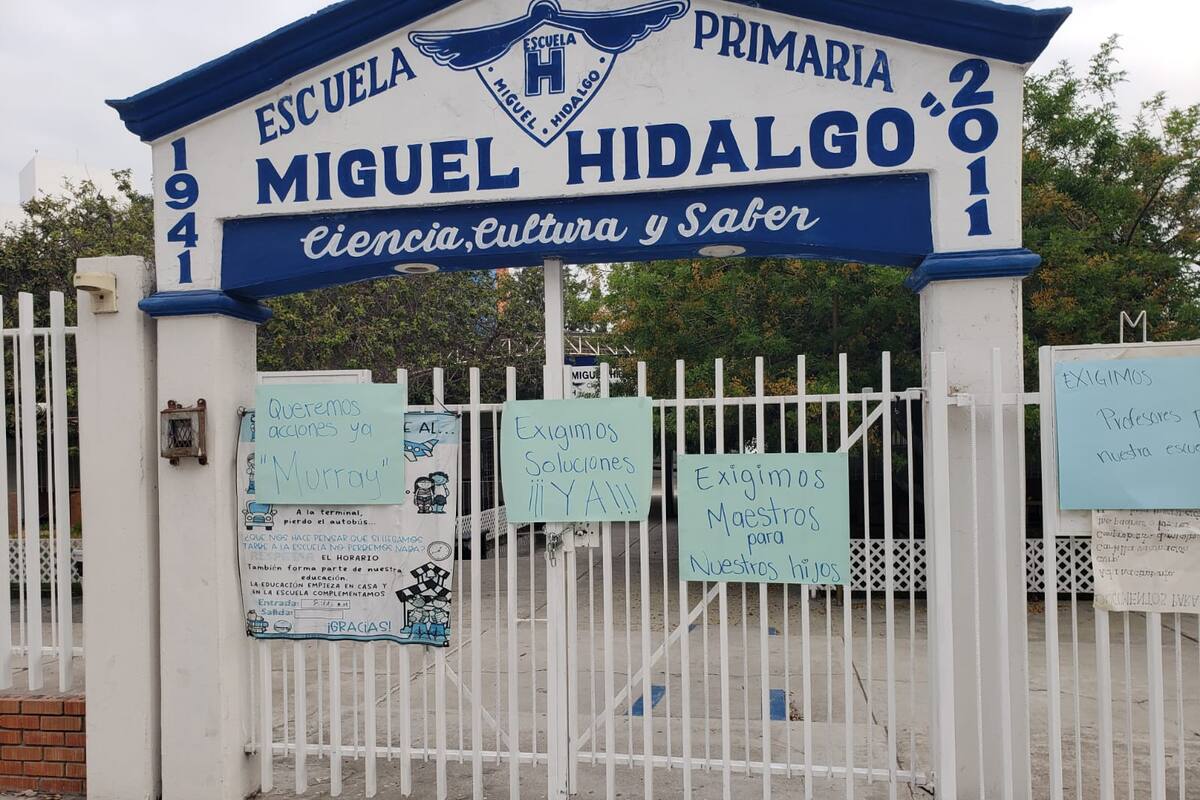 Toman padres primaria por falta de maestros