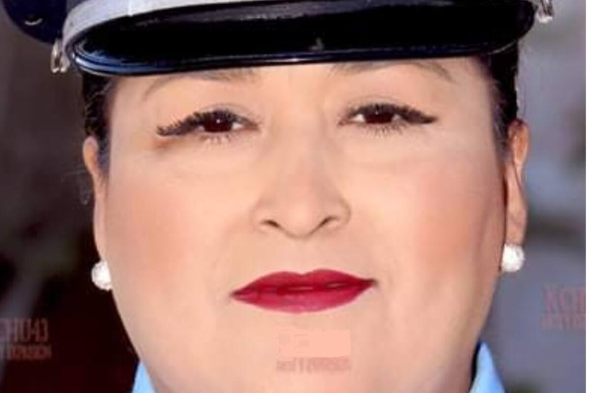 Julia se siente orgullosa de ser policía; busca desempeñarse como un buen elemento