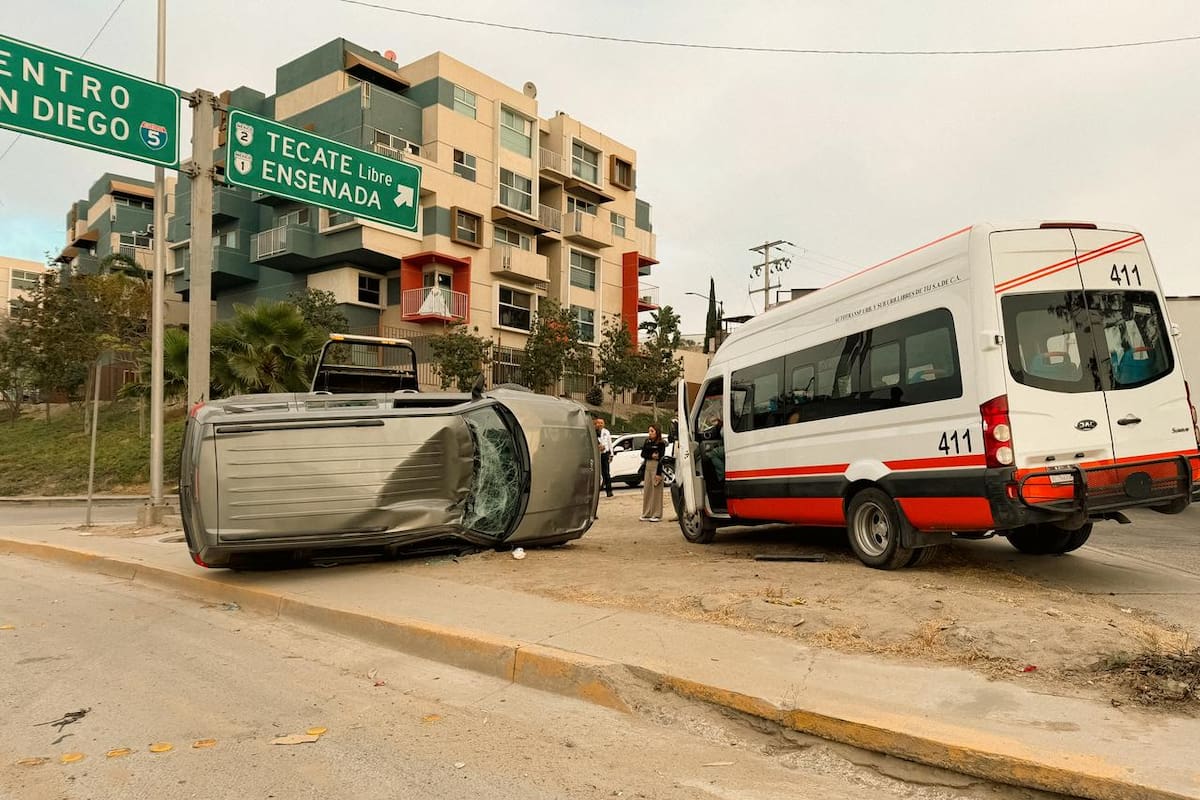 Choque entre unidad de transporte y camioneta genera tráfico en Vía Rápida Alamar