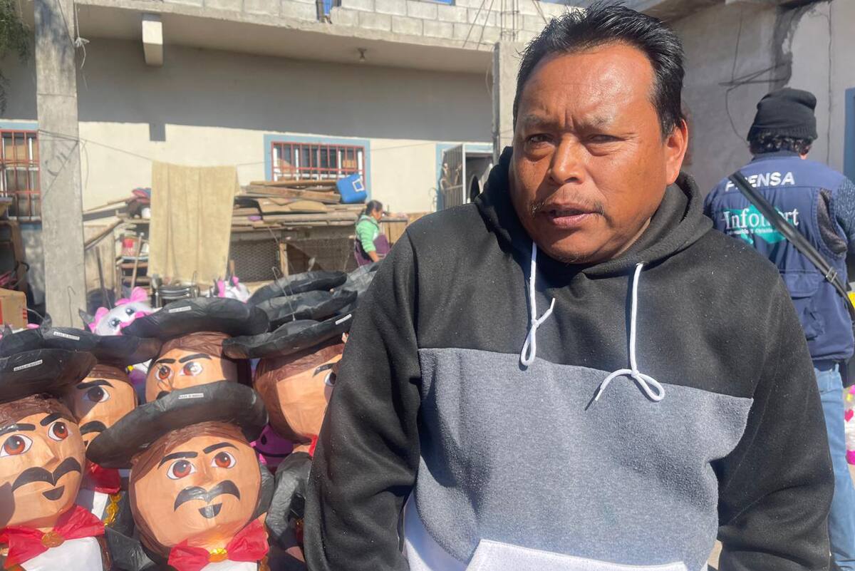 Medel Campos, fabricante de piñatas e integrante de la comunidad purépecha asentada en la colonia Constitución en Rosarito.