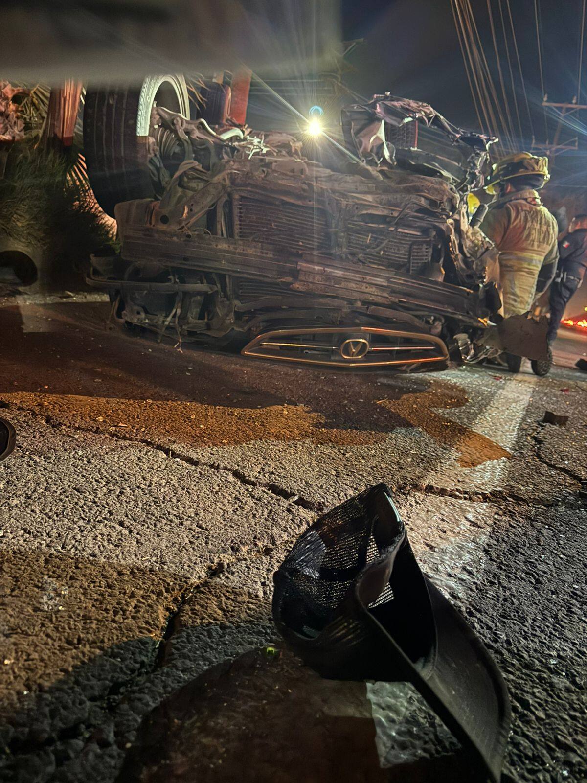Al lugar acudieron unidades de Bomberos, Cruz Roja y Tránsito Municipal para atender la emergencia y realizar los peritajes correspondientes. Foto: Cortesía