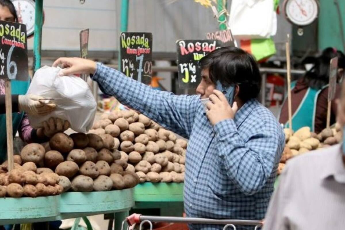 Político pide que los hombres hagan la compra durante la pandemia porque las mujeres tardan más