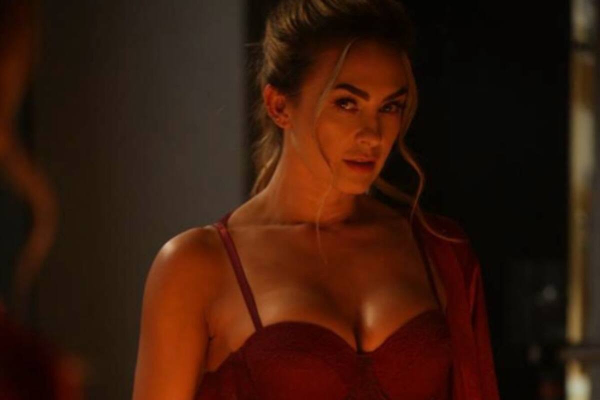 Aracely Arámbula vuelve a ''encender'' las redes con provocativa foto