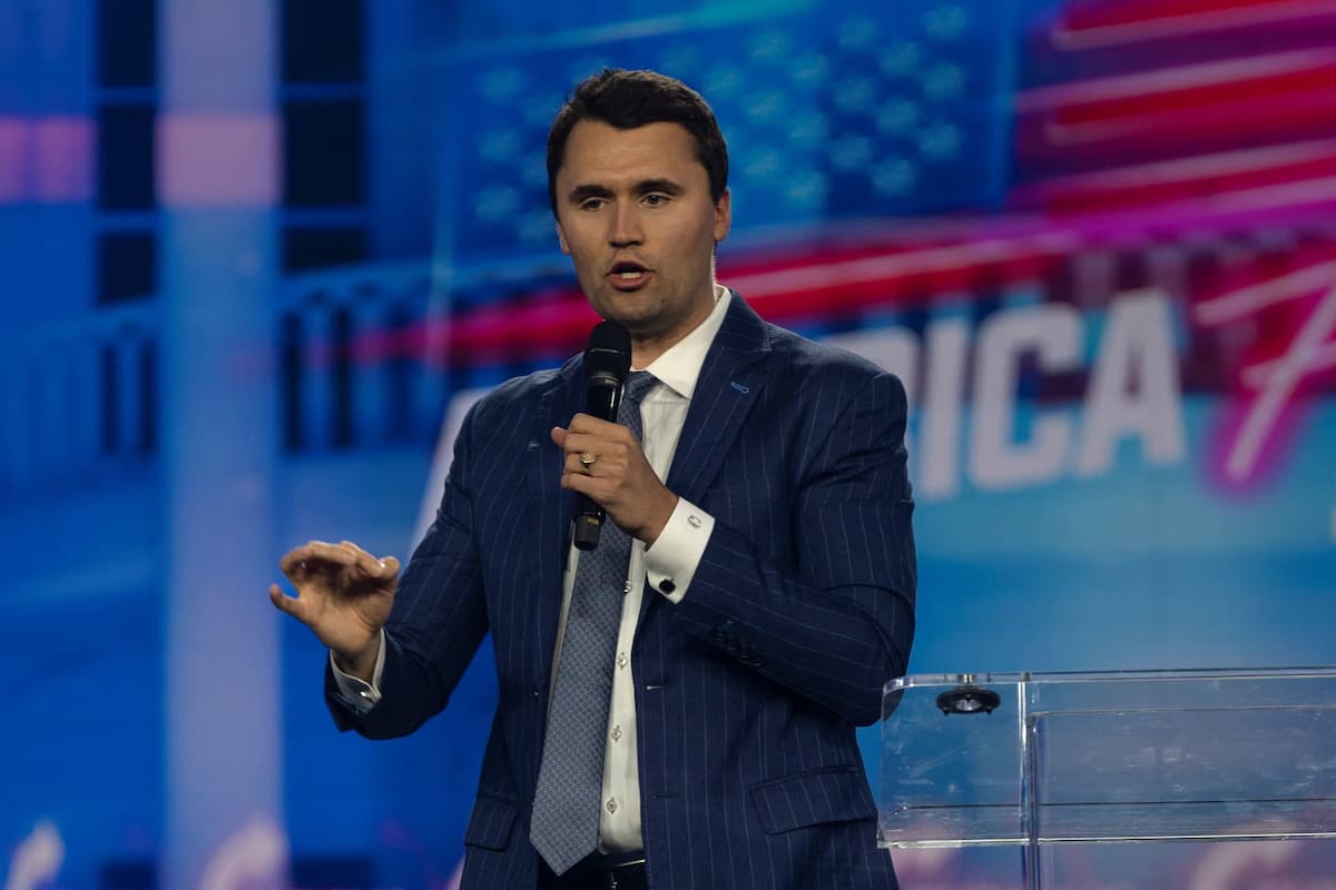 Juez rechaza restringir acceso a documentos en caso por asesinato de Charlie Kirk