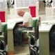¿Robó o ayudó? Video viral en IMSS Aguscalientes muestra a hombre sacando dinero de cartera extraviada antes de entregarla