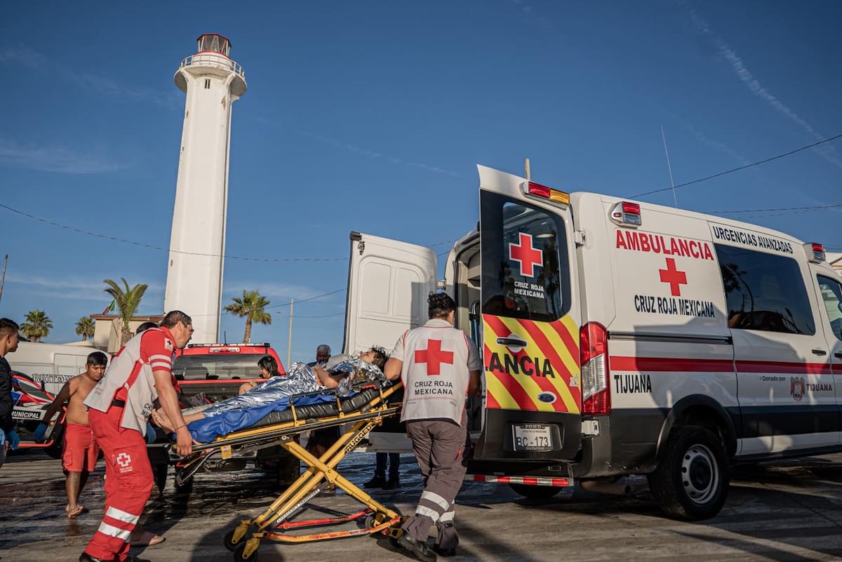 Los hermanos fueron arrastrados por una corriente y rescatados por salvavidas; uno presentó hipotermia. Foto: Border Zoom