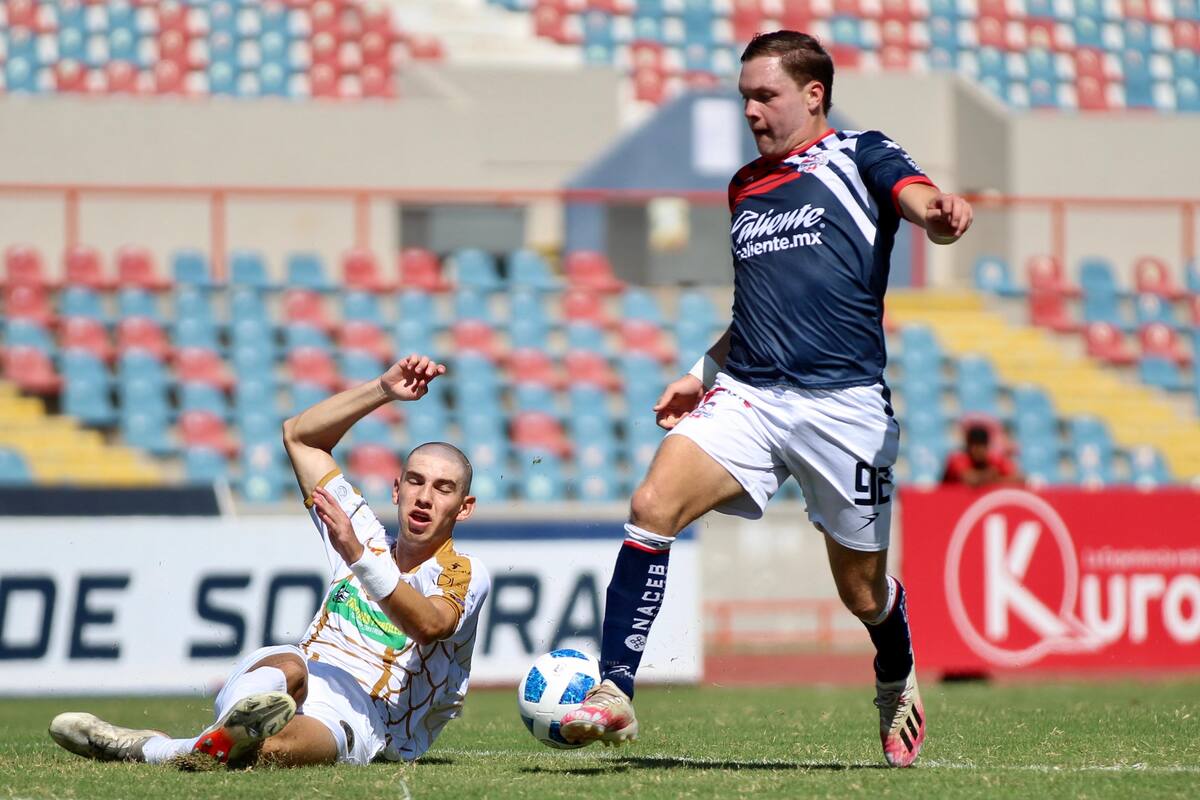 Logran Cimarrones primera victoria como locales en Liga Premier