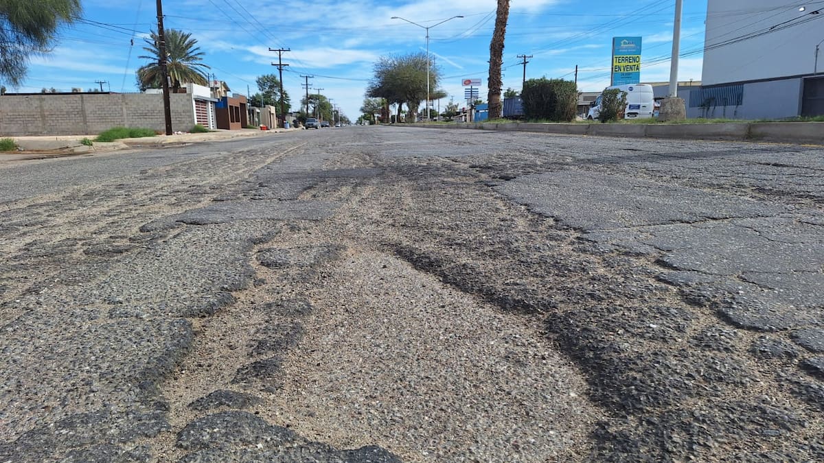 Alertan sobre baches en carreteras de acceso a Hermosillo: riesgo de accidentes aumenta por velocidad