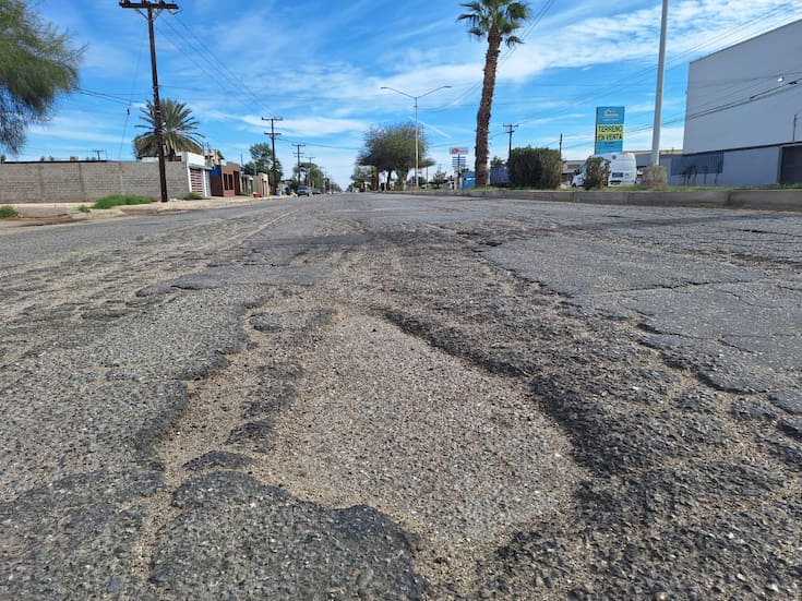 Tránsito de tráileres y baches generan temblores que afectan viviendas en la calzada Terán Terán