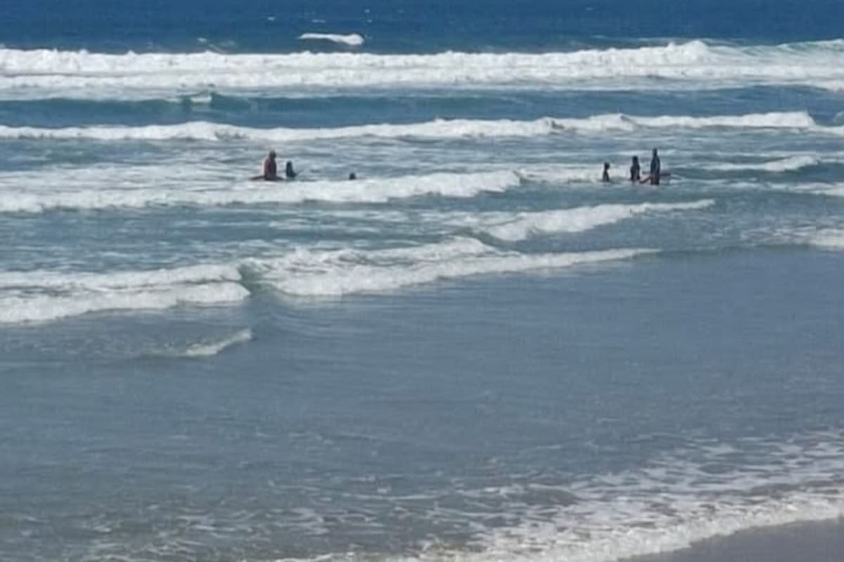 Rescatan a cuatro personas atrapadas en corriente de retorno en Playa Cactus de Ensenada