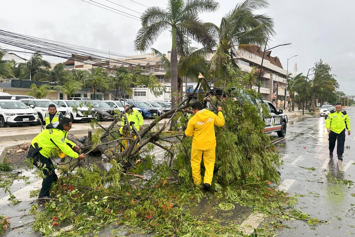 Huracán Beryl baja a categoría 1 en México, pero mantiene peligrosidad