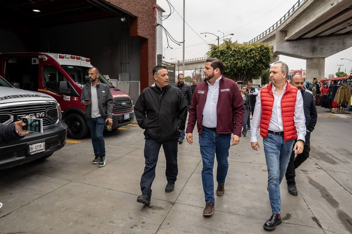Ismael Burgueño sostiene encuentro con personal de bomberos