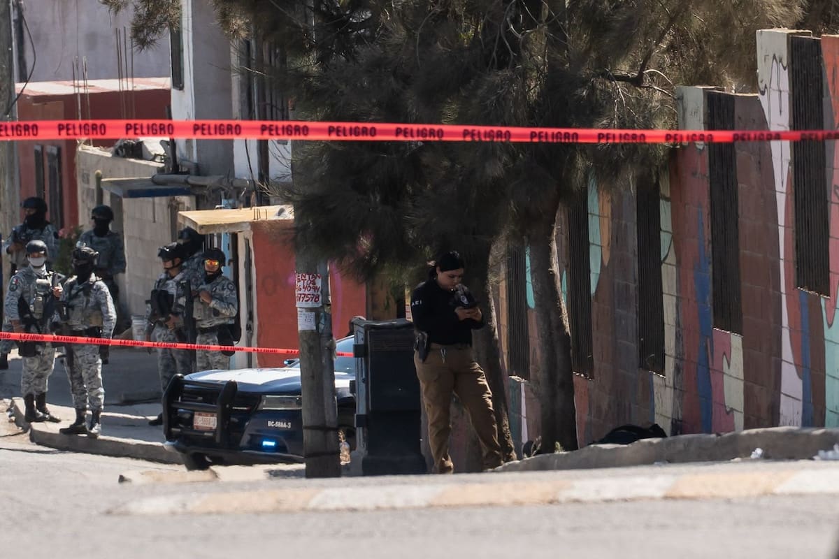 Asesinan a dos mujeres afuera de primaria en Playas de Tijuana; detienen a dos