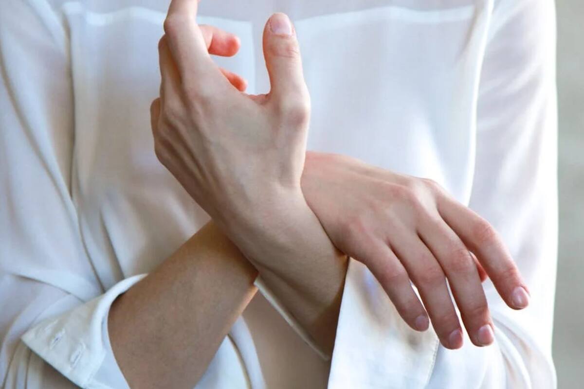 Causas detrás de las estrías en las uñas de las manos