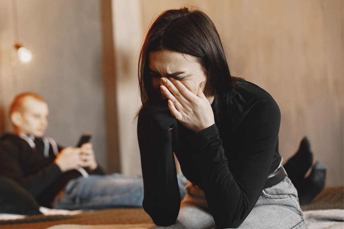 Frases comunes que usa un narcisista para desvalorizar a los demás, según expertos