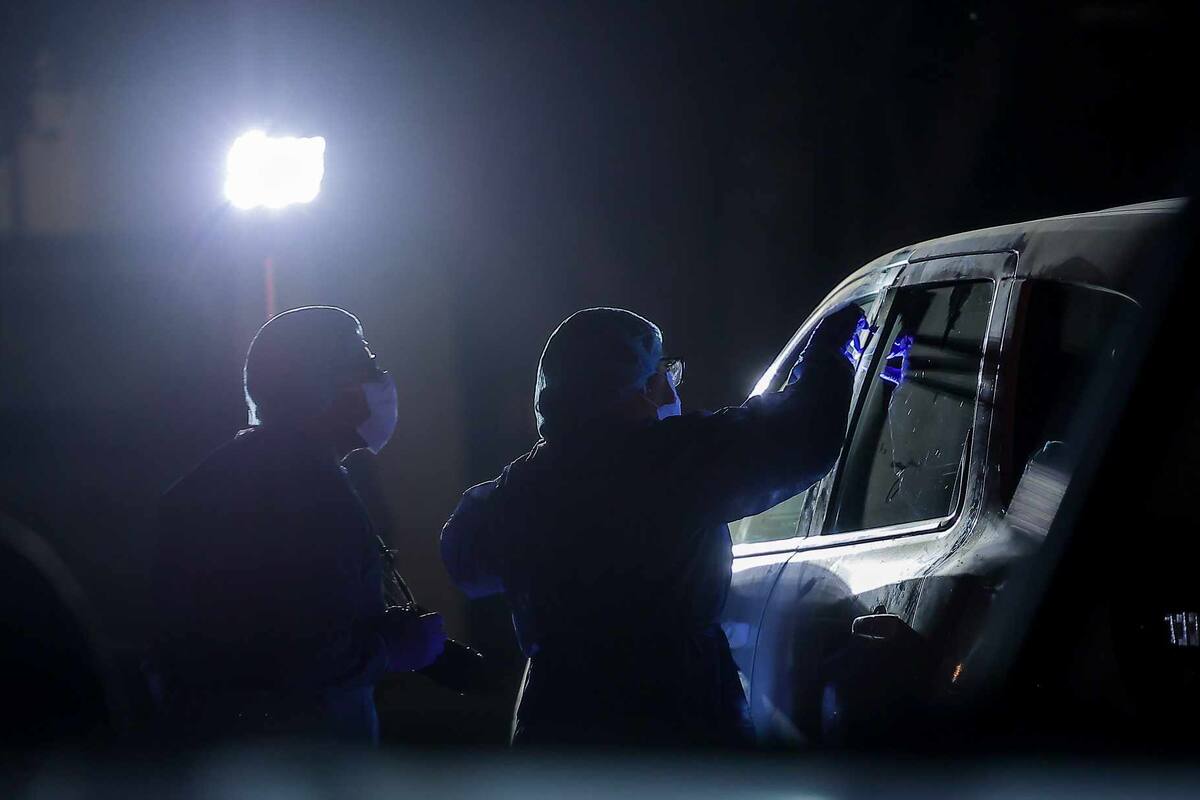 Hallan auto abandonado con presuntos narcóticos al norte de Hermosillo