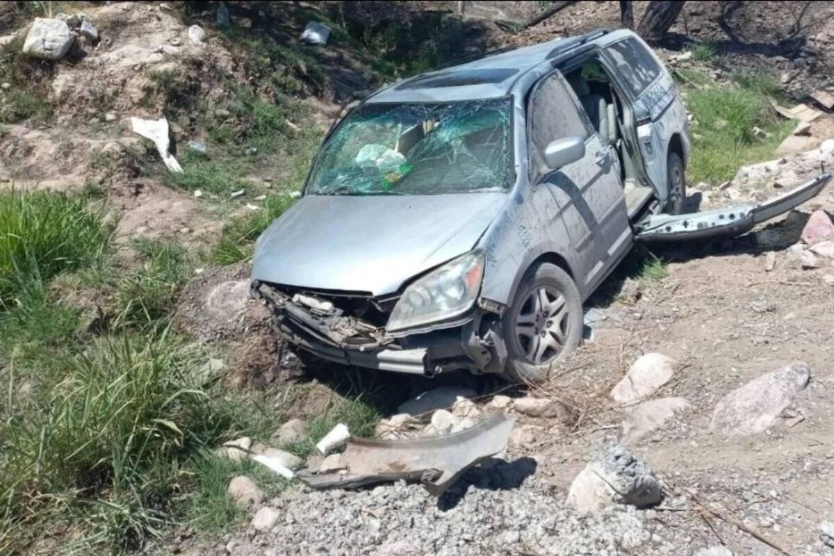 Muere joven tras volcadura de camioneta en tramo carretero Nogales-Ímuris
