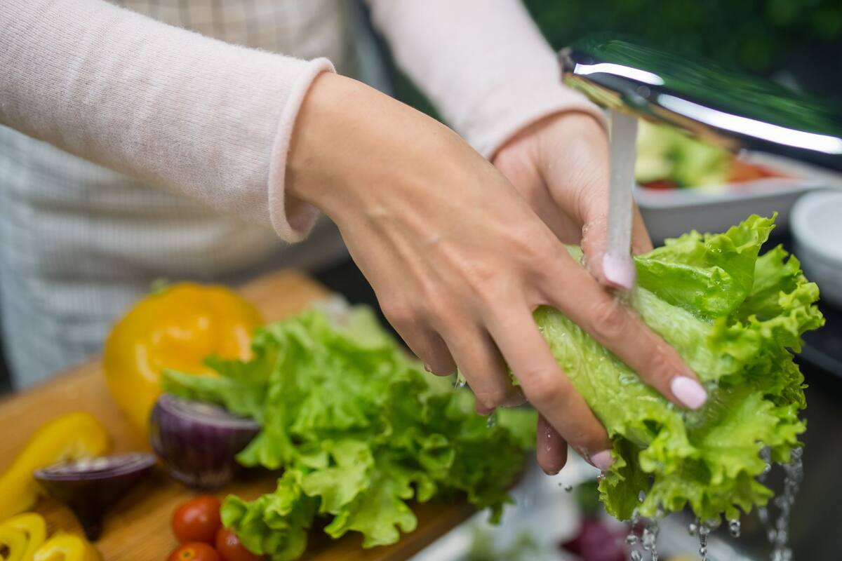 Los riesgos de no desinfectar las verduras correctamente