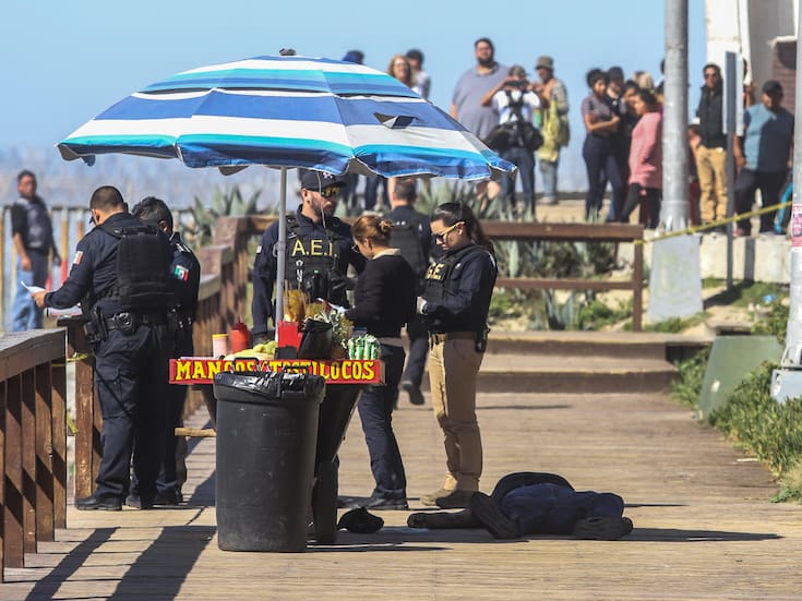 Detectan ambulantes con permisos falsos en playas de Tijuana