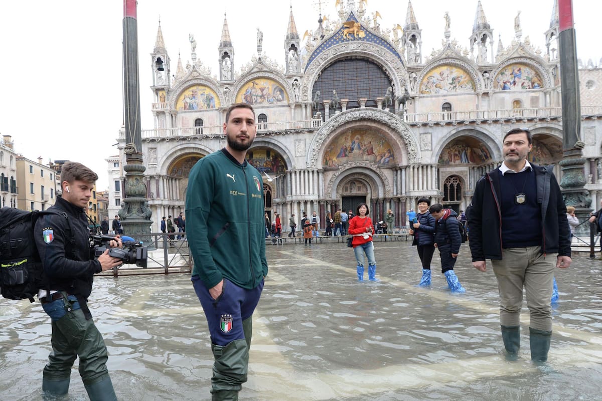 Reabren la Plaza de San Marcos, pero la marea sigue alta