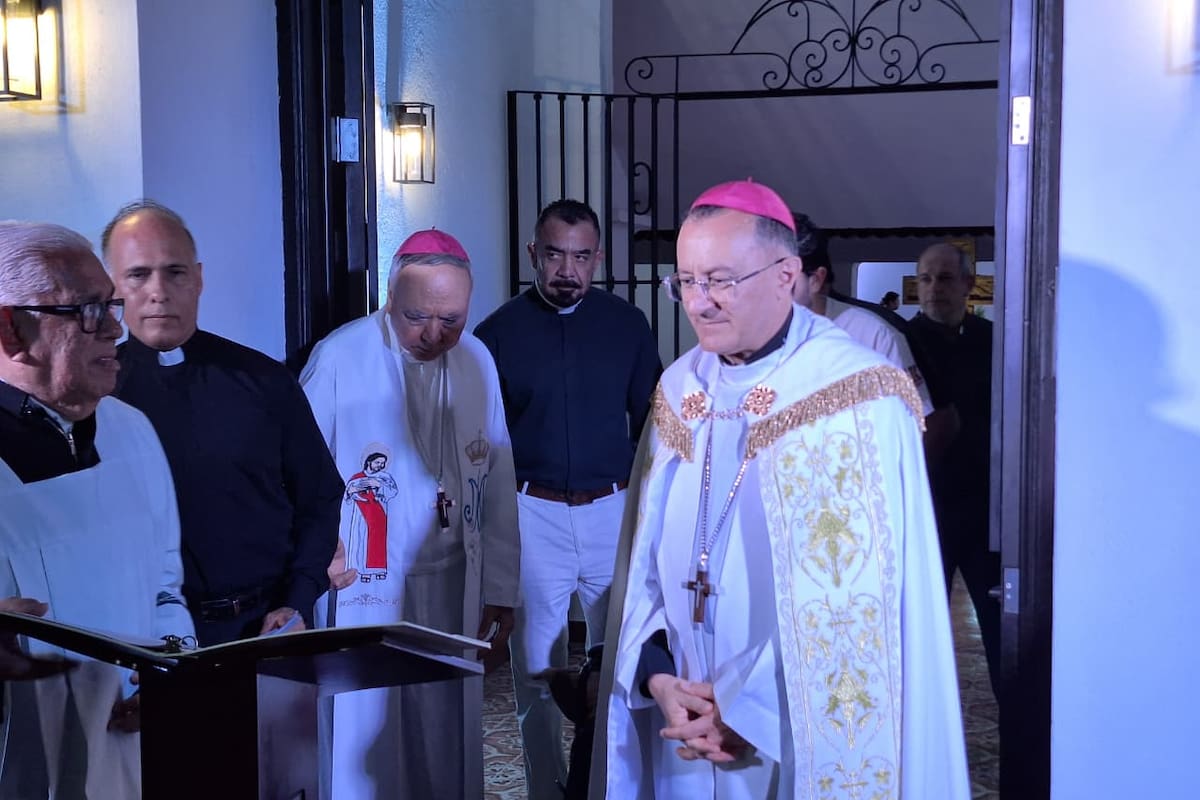 Joseph Spiteri, Nuncio Apostólico, bendice las nuevas oficinas del Arzobispado en Hermosillo