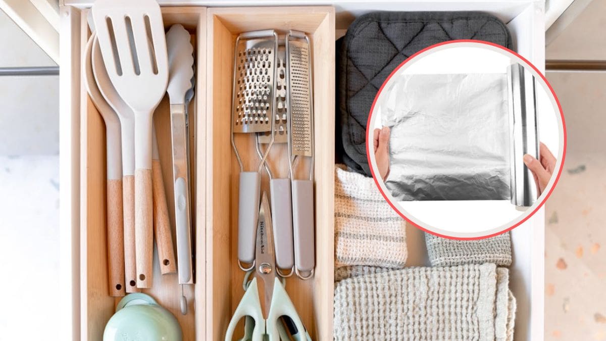 Poner papel de aluminio en los cajones de la cocina ayuda a evitar humedad, grasa e insectos al crear una barrera protectora, una solución práctica que facilita la limpieza y mejora la higiene diaria del hogar