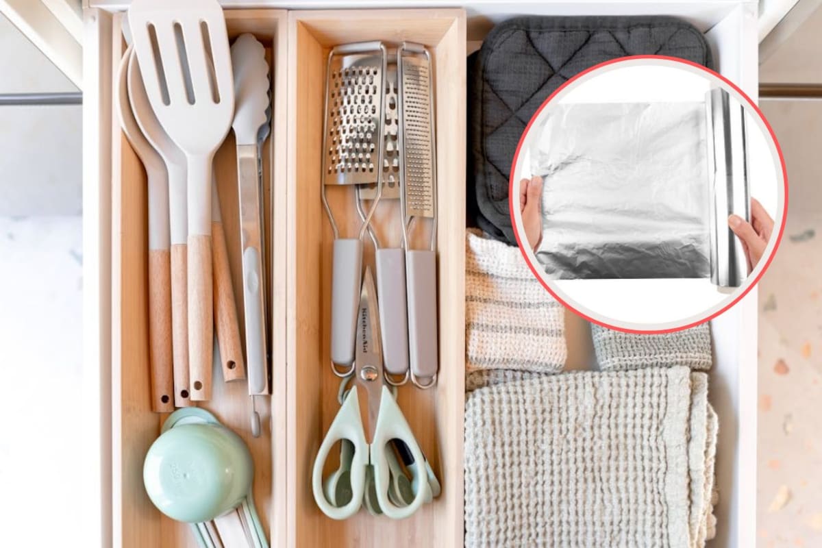 Poner papel de aluminio en los cajones de la cocina ayuda a evitar humedad, grasa e insectos al crear una barrera protectora, una solución práctica que facilita la limpieza y mejora la higiene diaria del hogar