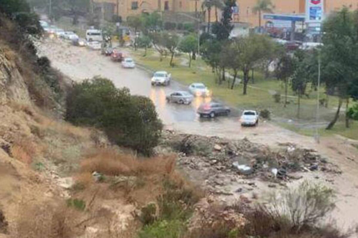 Causa derrumbe bloqueo de tránsito en Libramiento Rosas Magallón