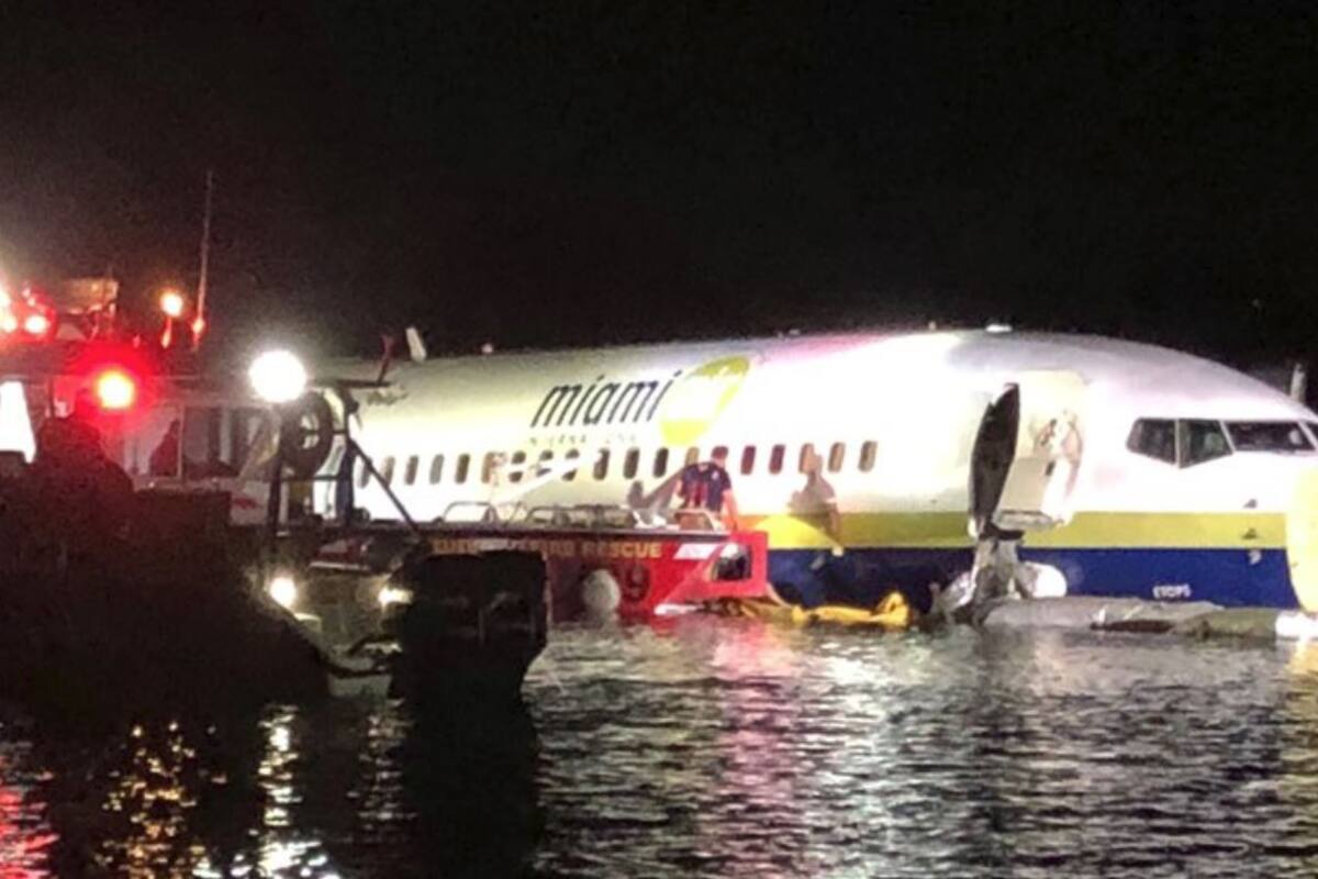 FOTOS: Avión se sale de pista y acaba en río de Florida