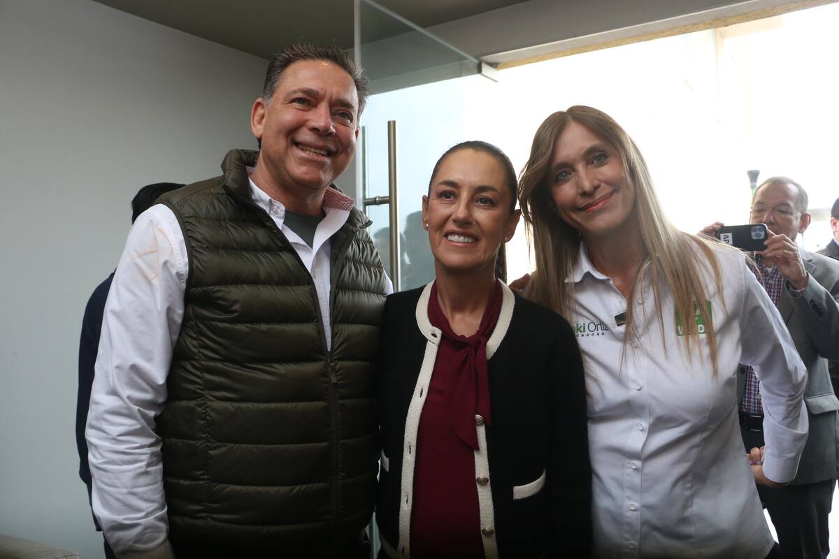 Claudia Sheinbaum se toma foto junto a Eugenio Hernández, exgobernador acusado de lavado de dinero