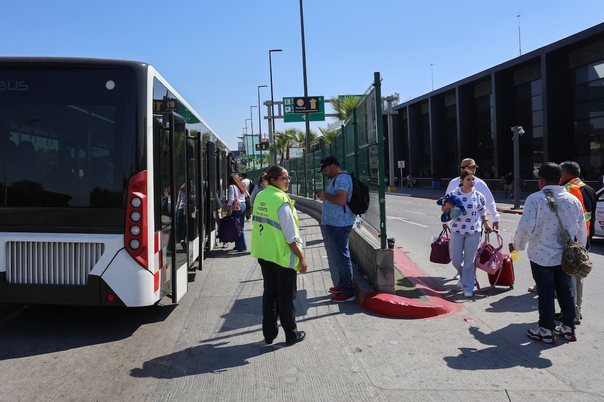 Analizan mejorar transporte al Aeropuerto de Tijuana