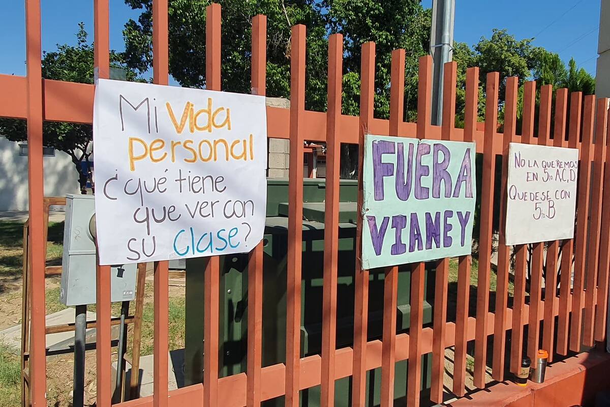 Estudiantes de la Normal Deportiva siguen solicitando destitución de maestra
