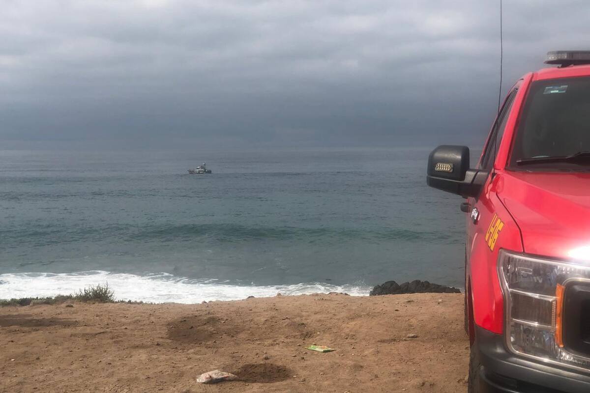 Marea arroja cuerpo de pescador desaparecido en playa de Rosarito