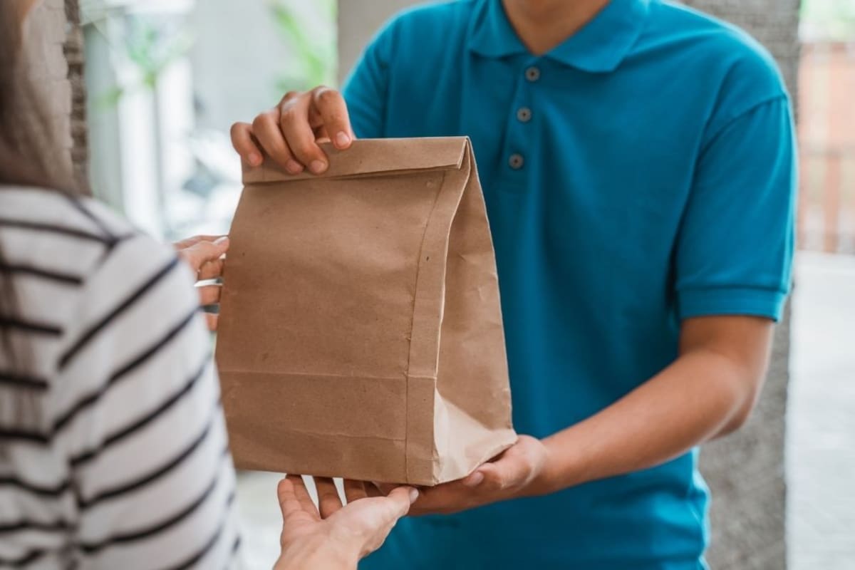Profeco explica por qué los platillos en apps son más caros que en el restaurante y cómo los cobros extra elevan un pedido de 150 a más de 182 pesos