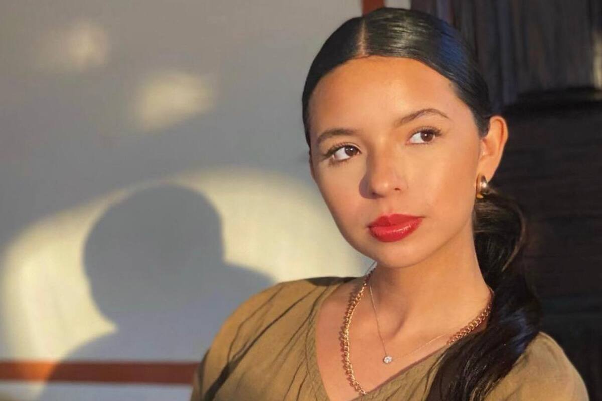 Ángela Aguilar presume a su caballo