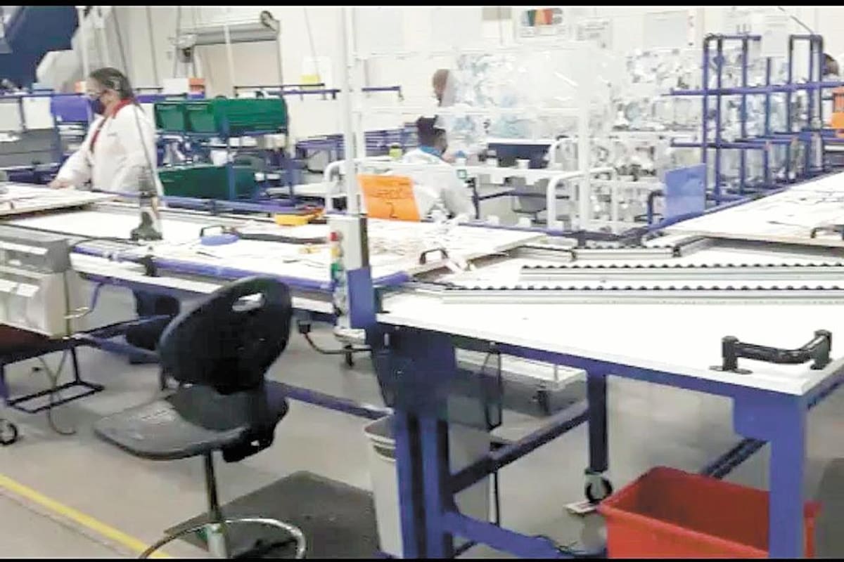 Fábrica se reconvierte para sobrevivir en crisis