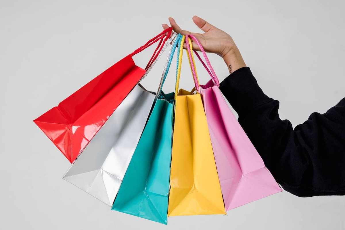 No las tires: así puedes reutilizar bolsas de papel para mantener el orden en casa