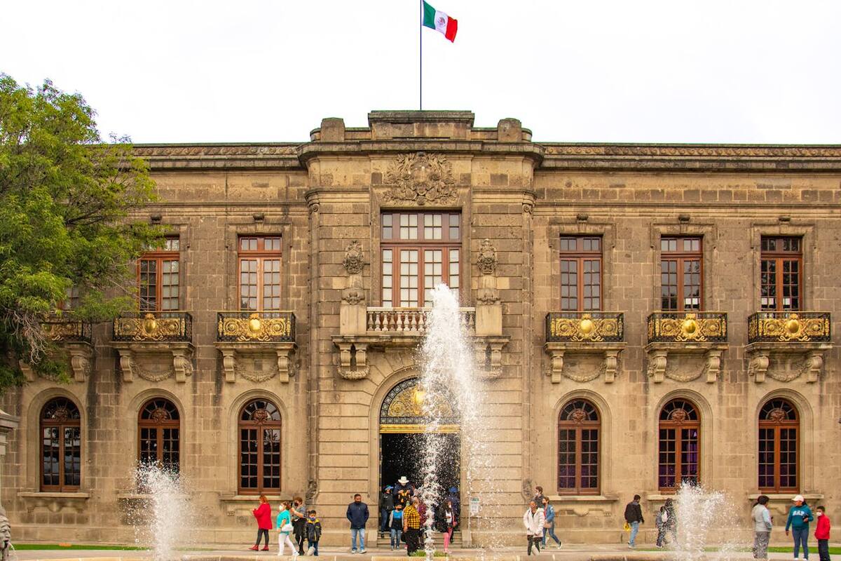 Finanzas públicas del próximo sexenio se verán presionadas por pensiones: Grupo financiero