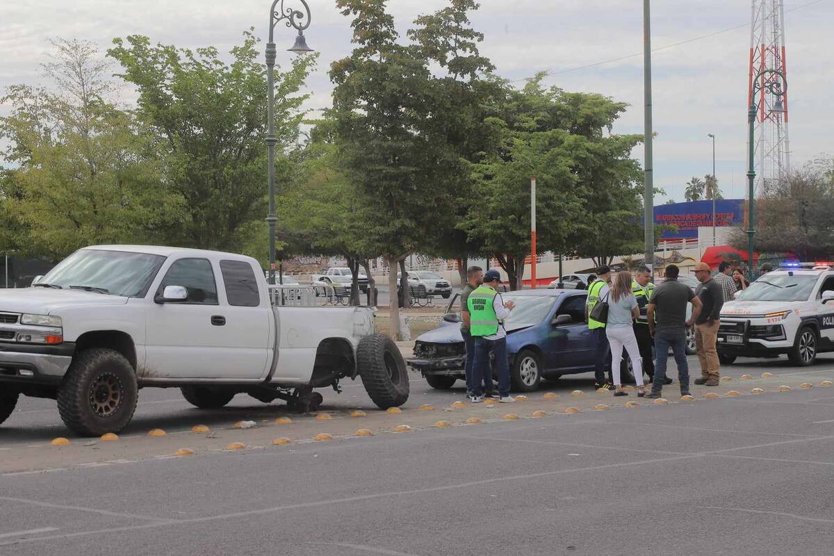 Accidente automovilístico frente al Museo de la Unison