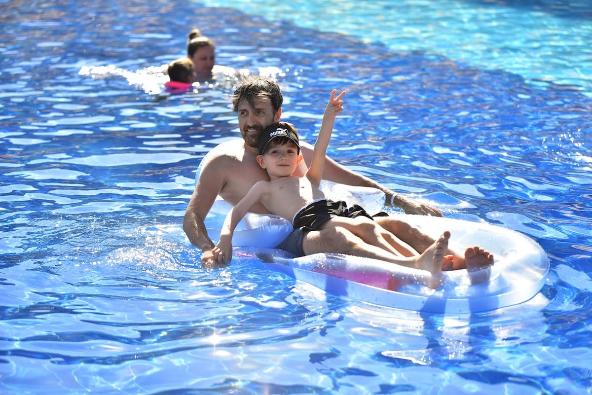 La Procuraduría emitió algunas recomendaciones para las familias que este verano pretenden visitar balnearios para evitar sorpresas, como lo es comprar precios y verificar reglamentos internos. | Foto: Pexels