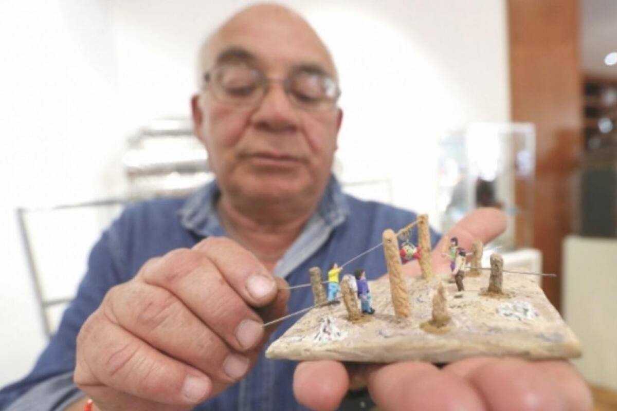 Con pasión, elabora títeres miniaturas