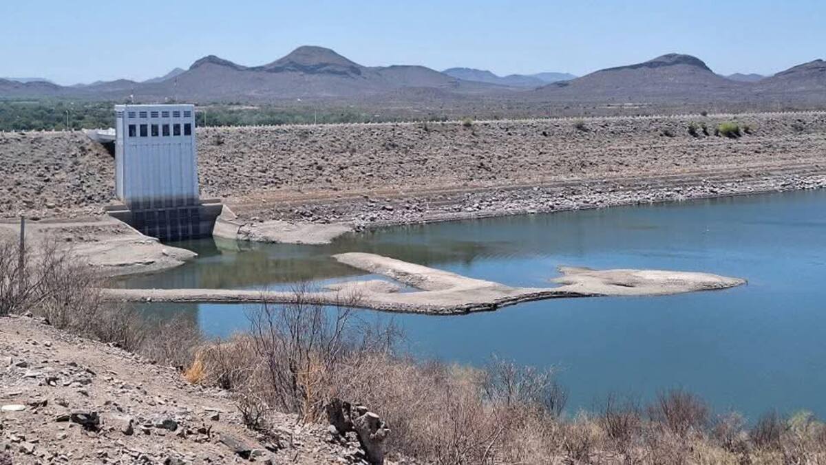 La presa Álvaro Obregón u “Oviáchic”, en la cuenca del Río Yaqui, actualmente se encuentra al 13% de su capacidad. Foto: Archivo GH