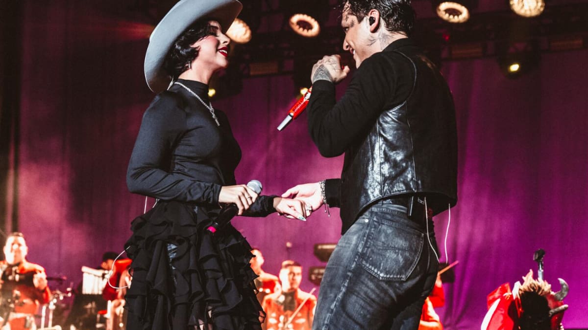 Christian Nodal dedica romántico mensaje a Ángela Aguilar en la Plaza de Toros México: “Les deseo a todos que encuentren el amor verdadero” (VIDEO)