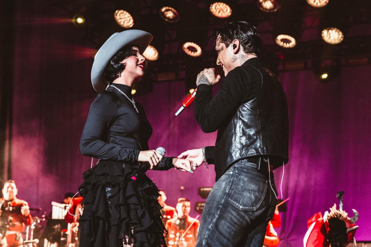 Christian Nodal dedica romántico mensaje a Ángela Aguilar en la Plaza de Toros México: “Les deseo a todos que encuentren el amor verdadero” (VIDEO)