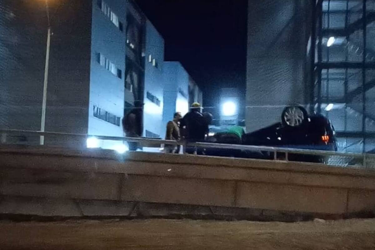 Dos adultos mayores vuelcan en el Eje Central