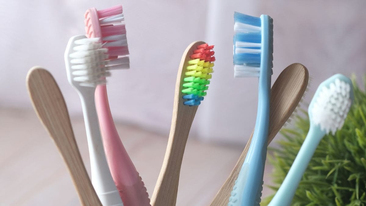 Cómo elegir el cepillo de dientes adecuado para una higiene bucal óptima