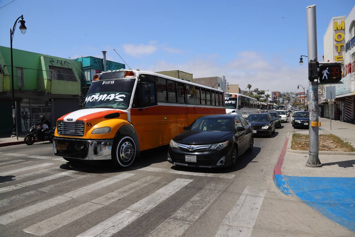 Apoyan transportistas de Tijuana cambiar forma de pago de efectivo a digital