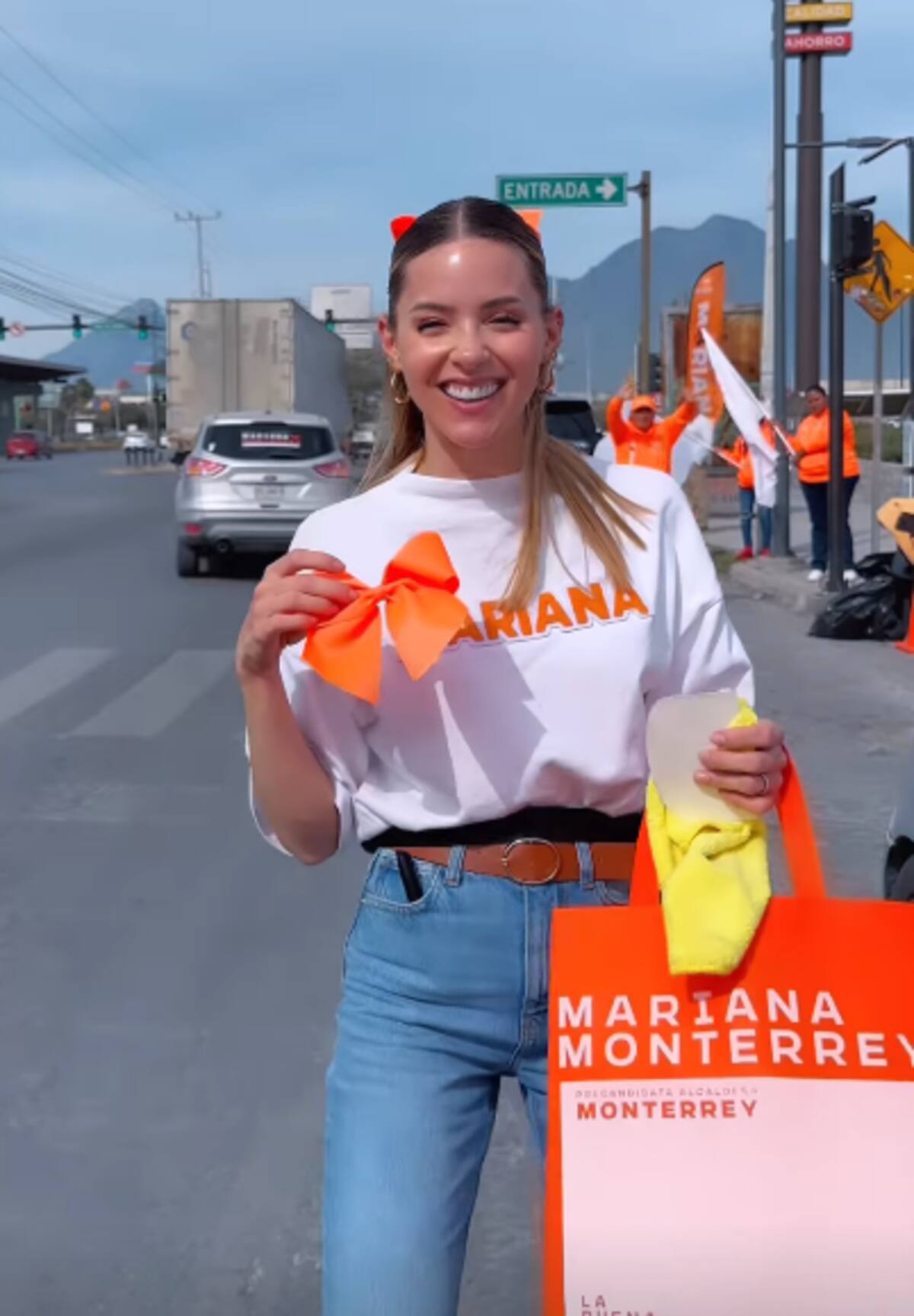 La influencer regala moños 'coquette'