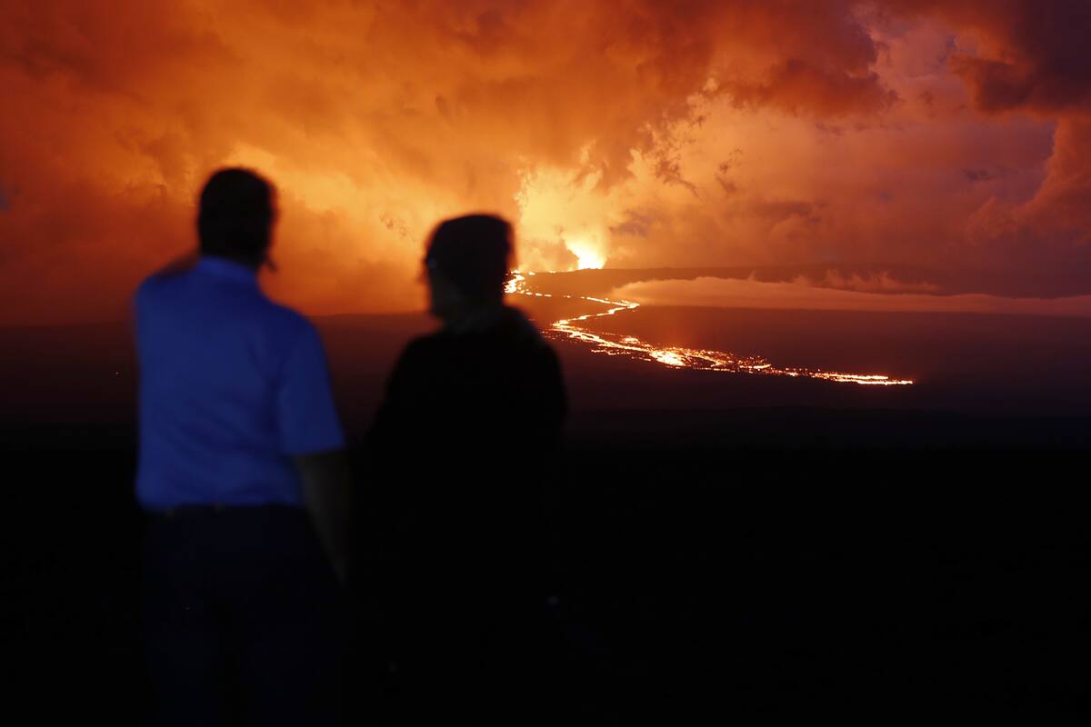 Crece el turismo en Hawai debido a erupción de volcán Mauna Loa