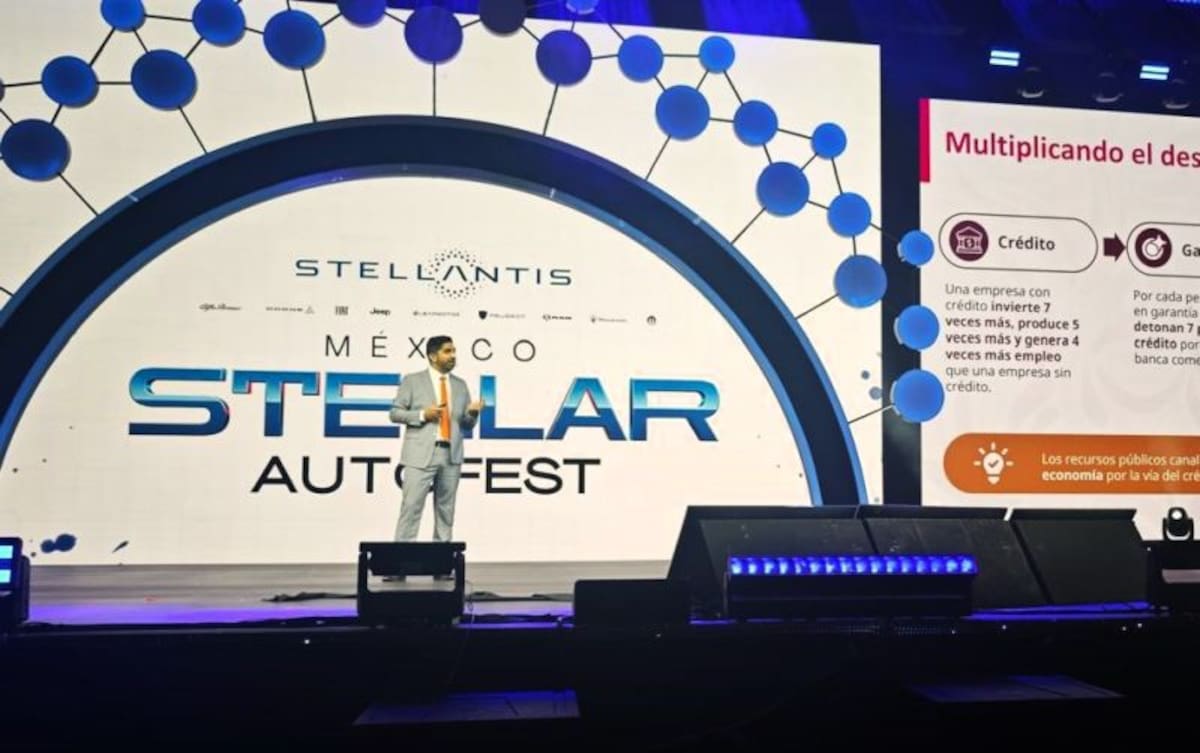 Roberto Lazzeri en la México Stellar Autofest. | Foto: Banco Nacional de Comercio Exterior, S.N.C. (Bancomext)